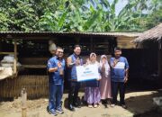 BRI BO Labuan dan YBM BRILiaN Bantu Angel, Siswi Berprestasi dari Rumah Samping Kandang Kambing